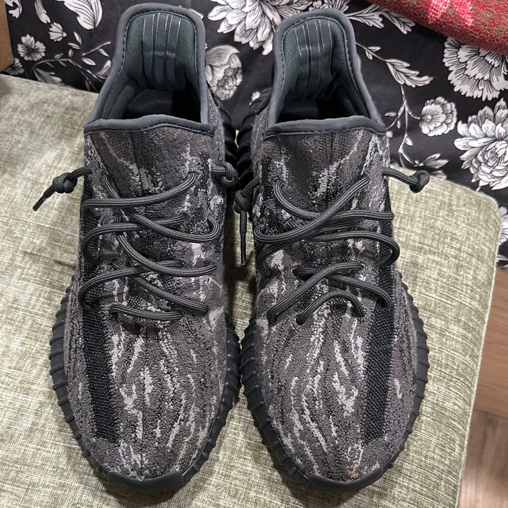 Black Yeezy Boost 350 V2 Sneakers